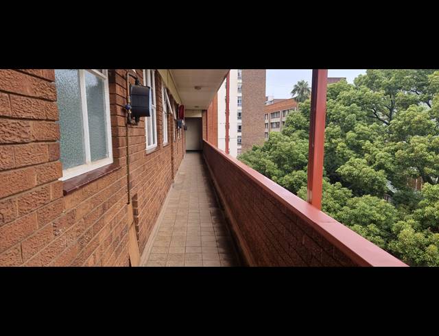 3 BEDROOM FLAT RENTED IN SUNNYSIDE